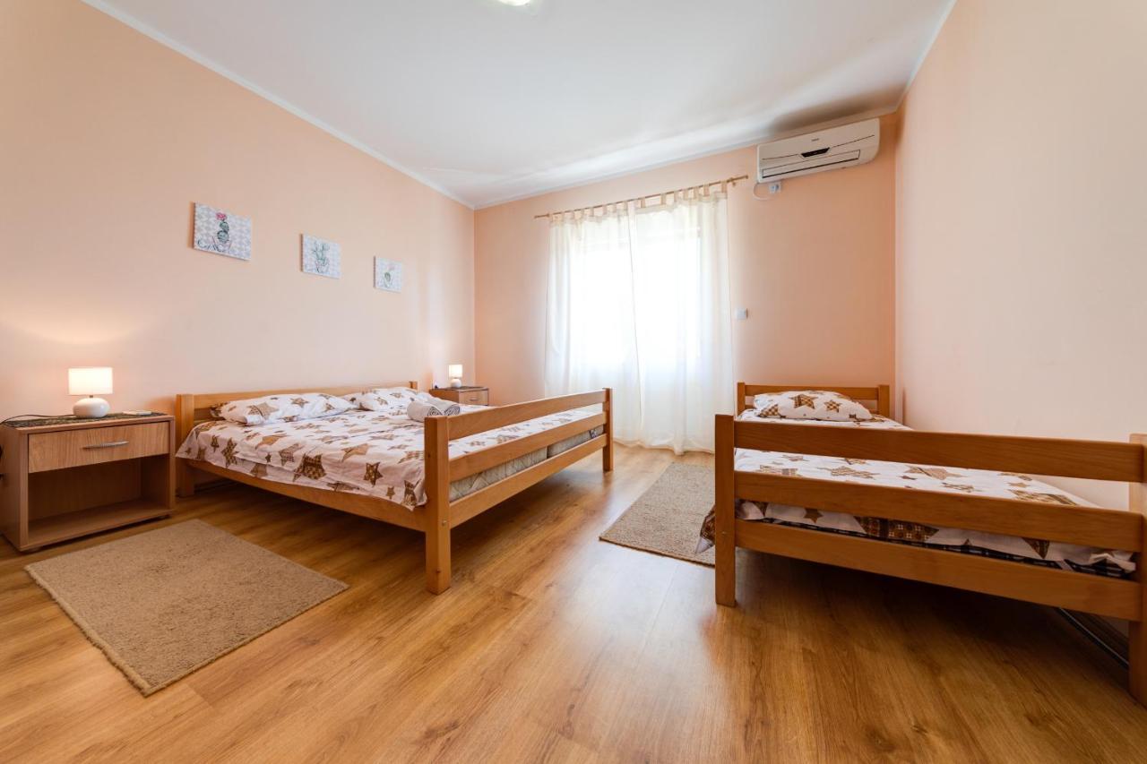 Pelle Apartment *